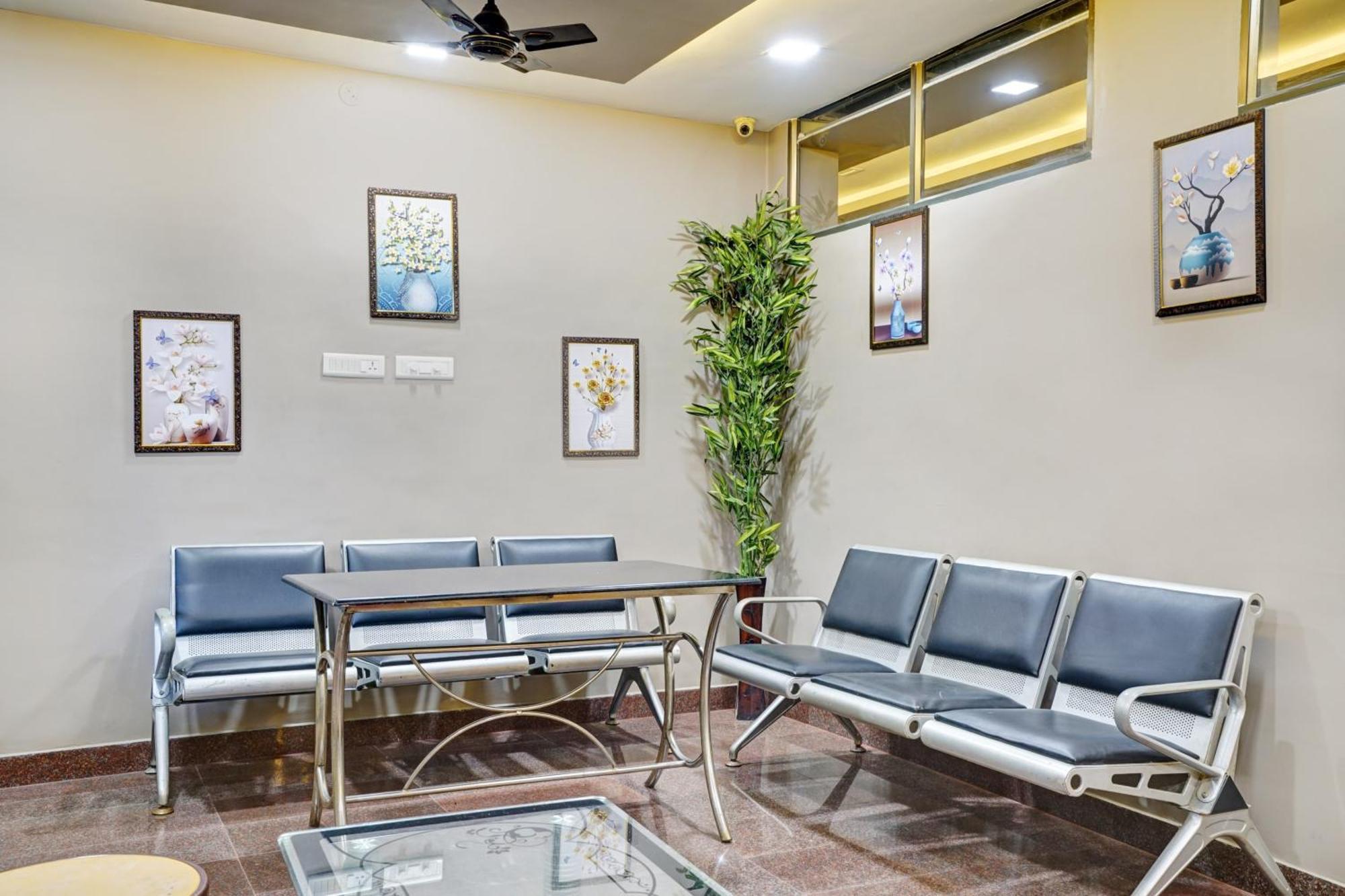 Hotel O Century Regency Kochi Bagian luar foto